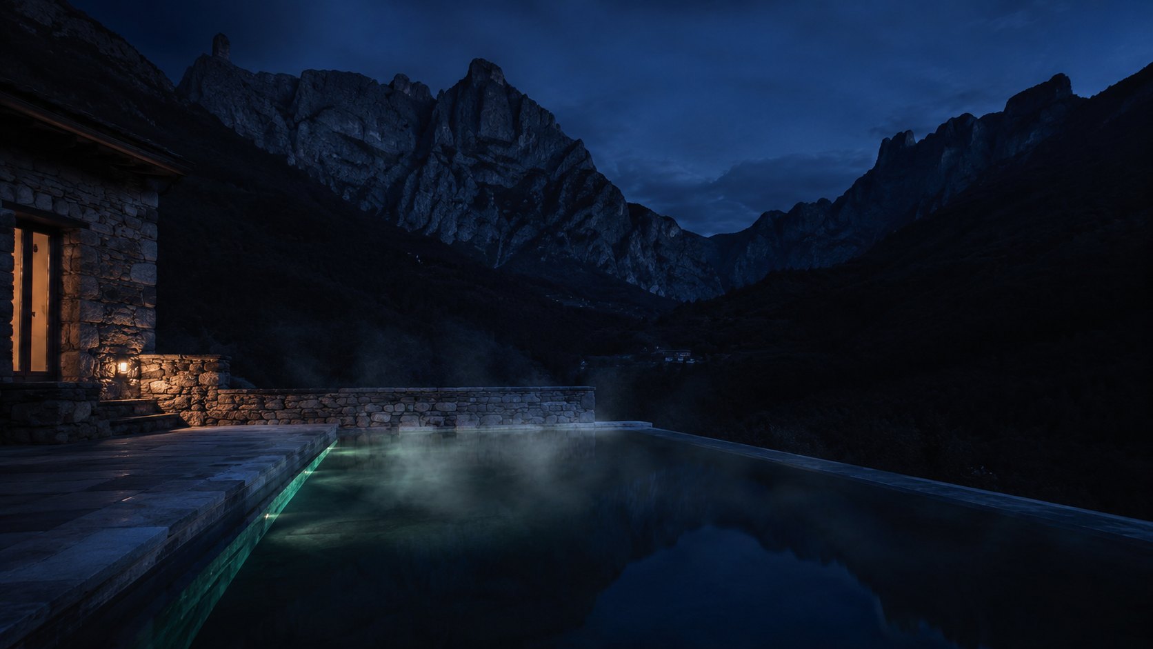 Piscina de spa con vapor en un valle de los Picos de Europa a la hora azul