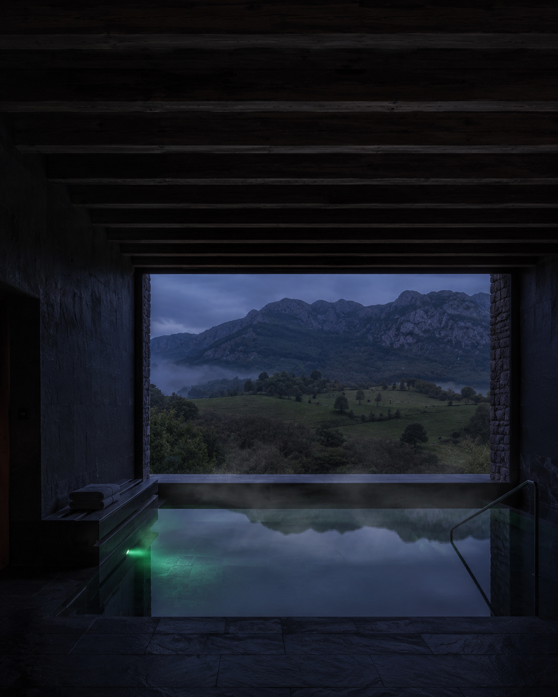 Circuito termal en penumbra que evoca una cueva, con agua iluminada y vapor
