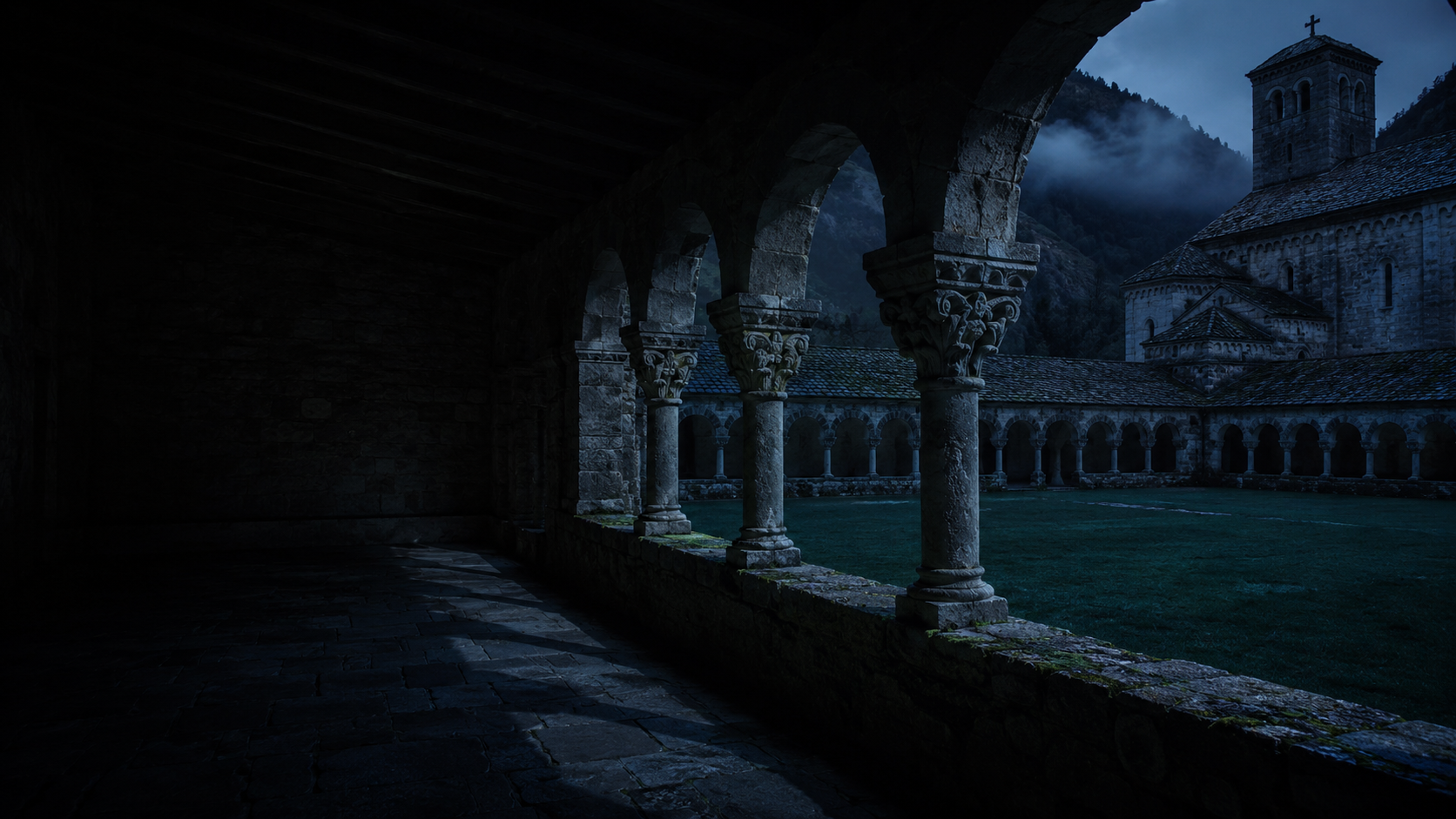 Claustro románico de un monasterio en penumbra a la hora azul, sin nadie a la vista
