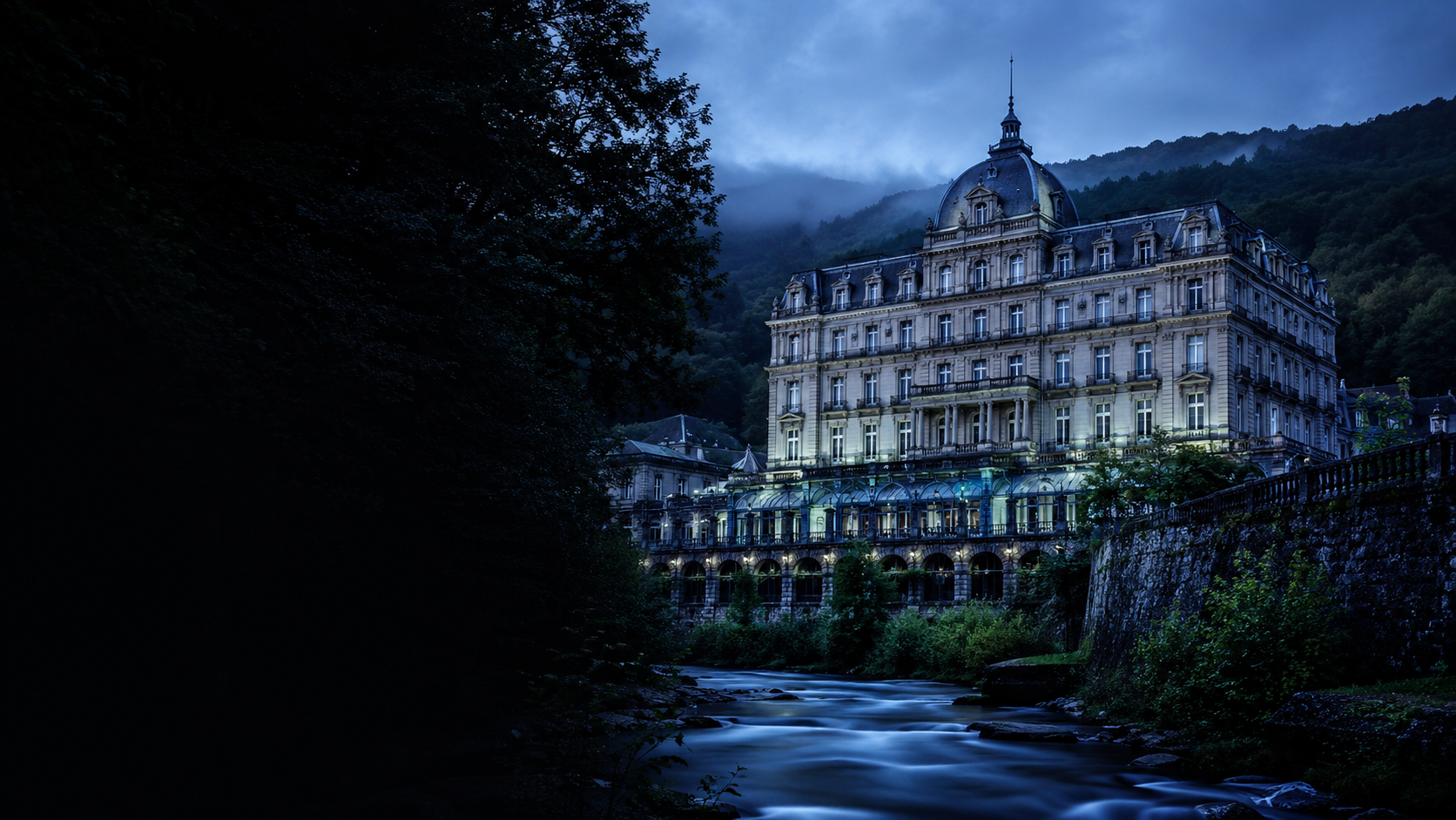 Gran hotel-balneario histórico rodeado de montes verdes del País Vasco a la hora azul, sin nadie a la vista