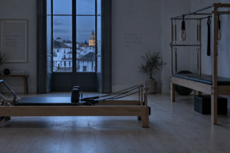 Pilates en Dos Hermanas con grupos reducidos de suelo, máquina y yoga, y método clásico individual en Montequinto