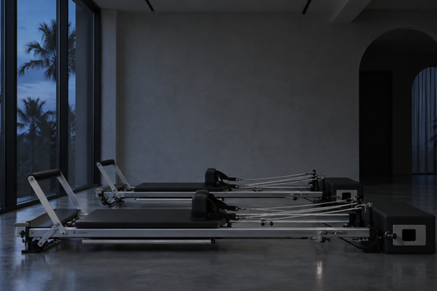 Pilates en Elche con grupos fijos de seguimiento, reformer con método propio y tarifas publicadas