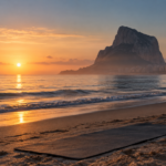 Yoga en Dénia y la Marina Alta, dos estudios de Calp donde el yoga no viene con terapias, con hot yoga y Vinyasa en la playa del Arenal y una profesora formada en la India