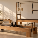 Estudio de pilates bañado por el sol en la bahía de Cádiz